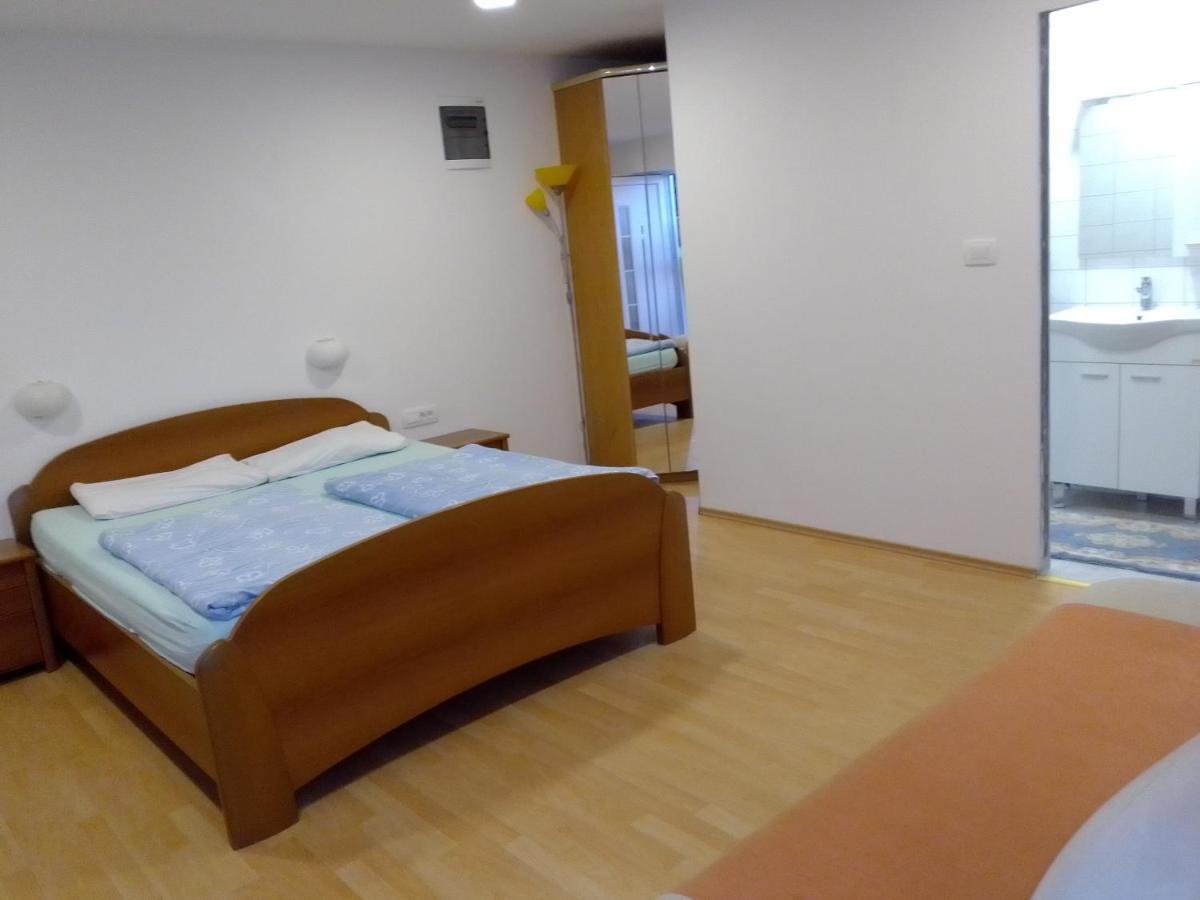 Penzion Palma Apartment เซโชเล ภายนอก รูปภาพ