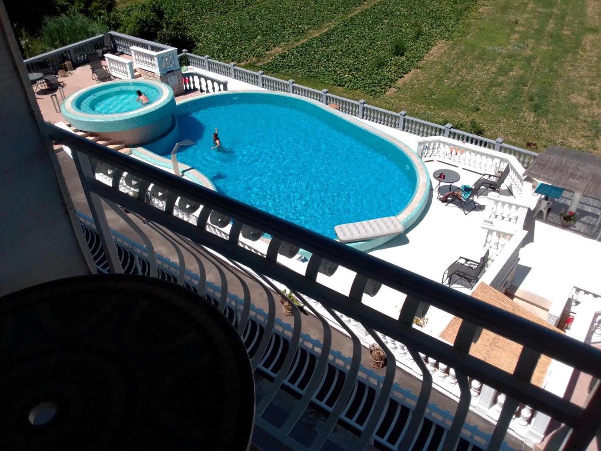Penzion Palma Apartment เซโชเล ภายนอก รูปภาพ